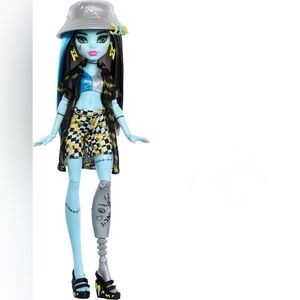 G3 Frankie scare-adise island